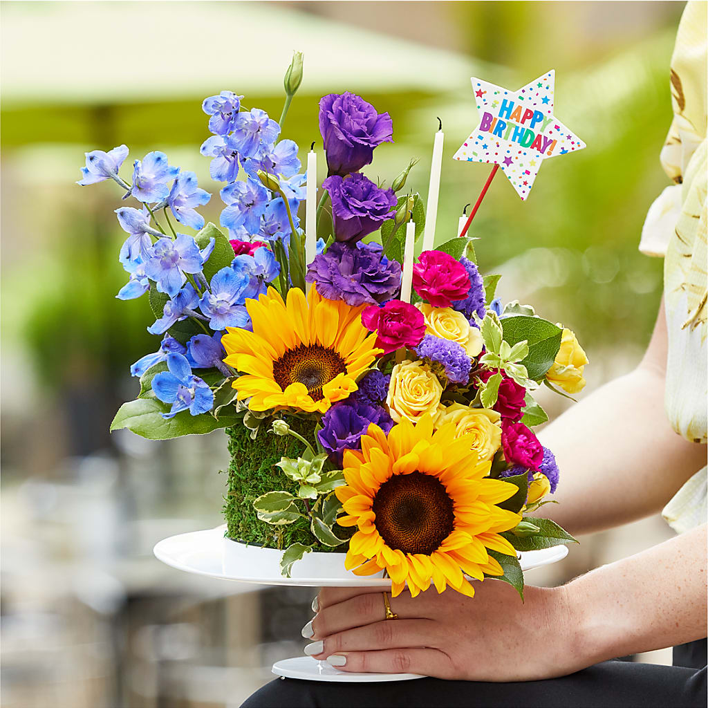 Star of the Day Floral Cake – Bloom N Grow Floral Design, Atascadero CA